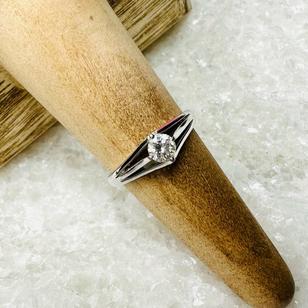 EUC Christian Dior PT900 Platinum .50 ct Diamond Ring - Picture 6 of 17